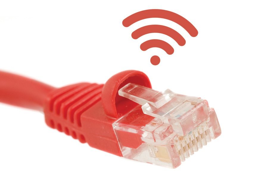 Câble Ethernet orange et icône WiFi