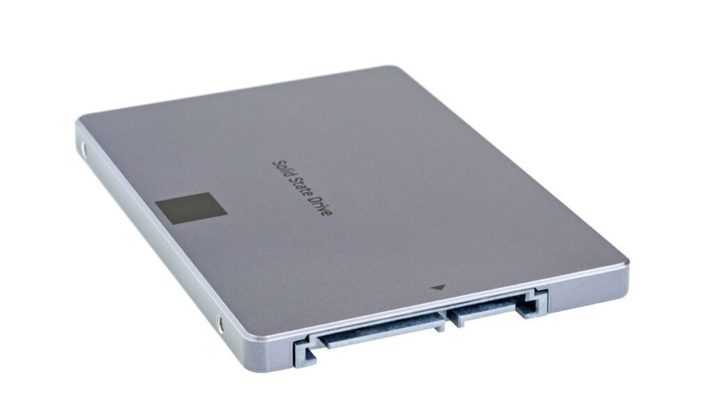 Disque SSD SSD isolé sur blanc
